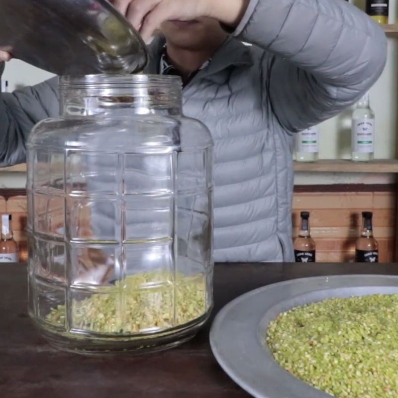 Bước 2 Ngâm rượu cốm – Pha trộn hương vị Rượu cốm