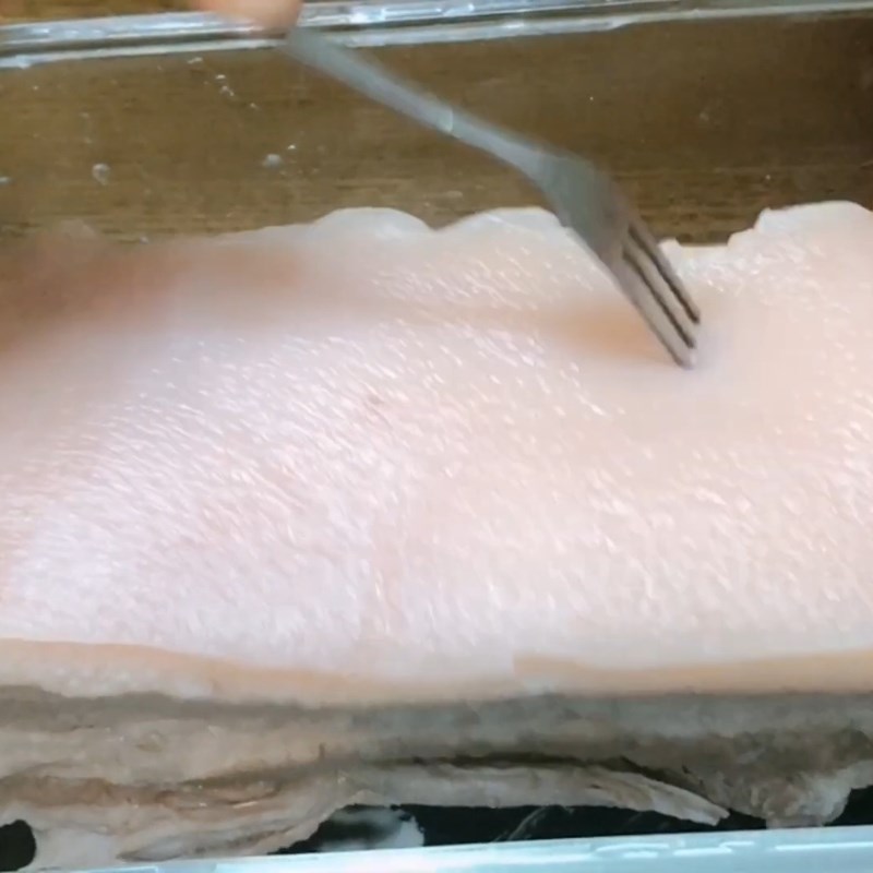 Bước 3 Ngâm và làm giòn bì thịt Thịt rán ngũ vị hương