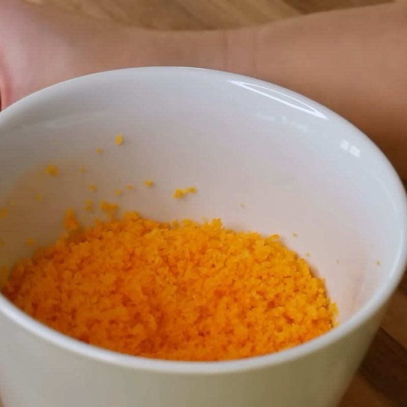 Bước 2 Nghiền trứng muối Bánh bông tuyết