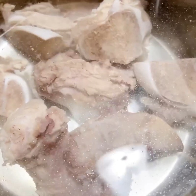 Bước 1 Ninh xương Mì vằn thắn