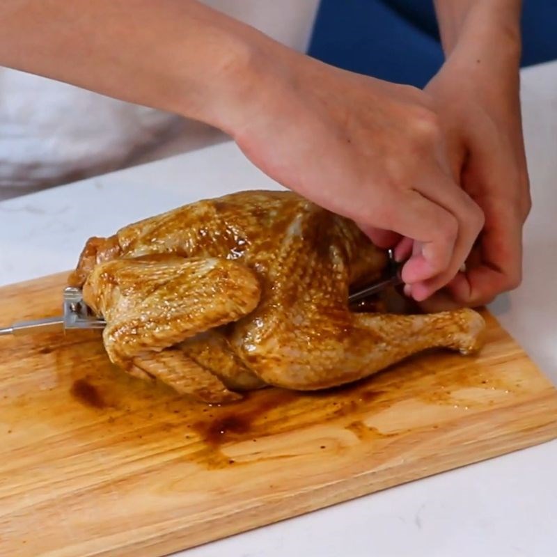 Bước 4 Nướng gà bằng nồi chiên không dầu Gà nướng mật ong nồi chiên không dầu