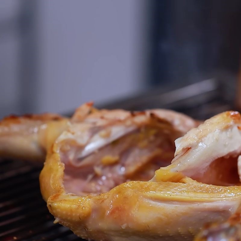 Bước 4 Nướng gà muối ớt bằng than Gà nướng muối ớt bằng than