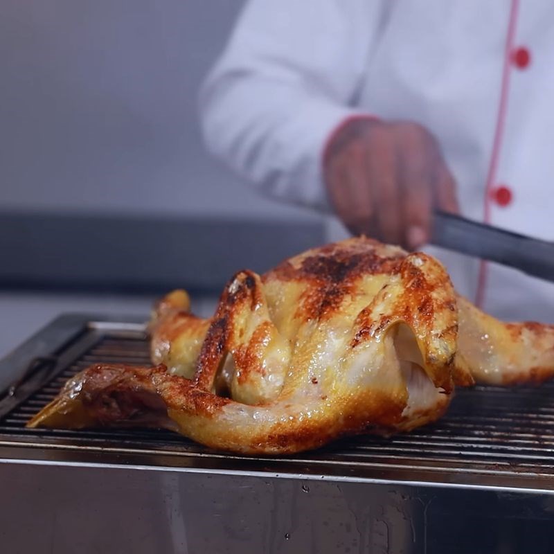 Bước 4 Nướng gà muối ớt bằng than Gà nướng muối ớt bằng than