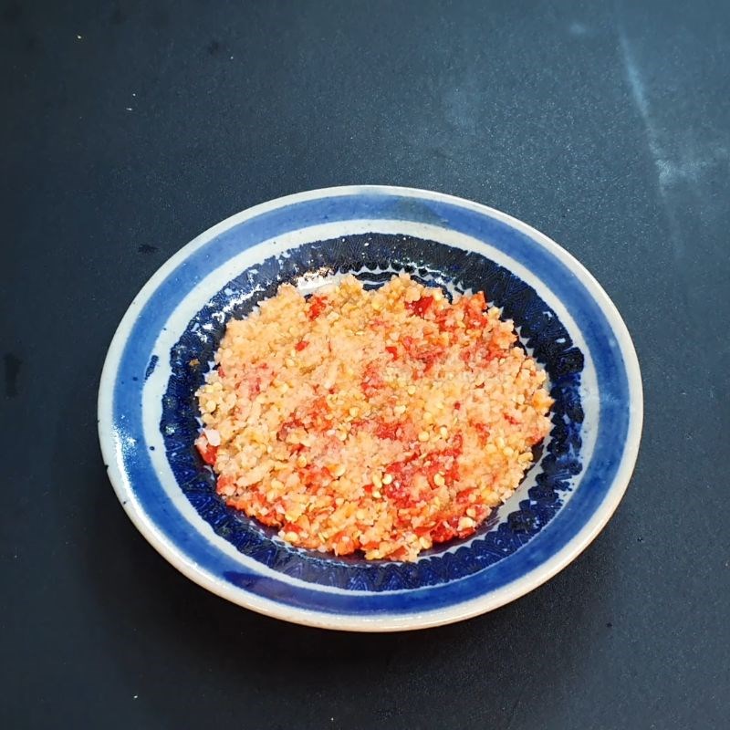 Bước 4 Pha chế muối ớt chấm kèm Nhím xào lăn