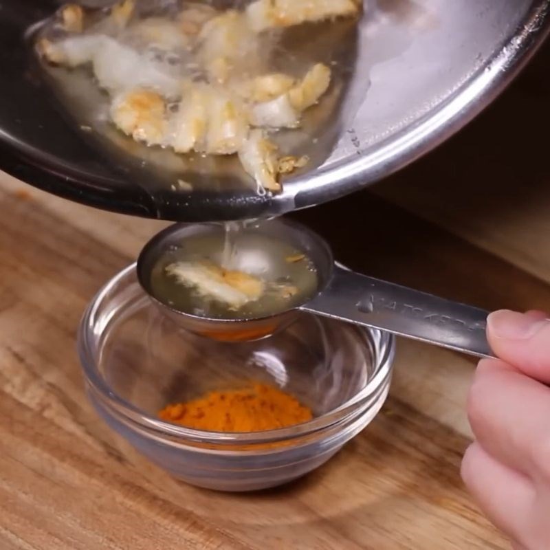 Bước 3 Pha chế nước sốt phở trộn chua ngọt Phở gà trộn xì dầu