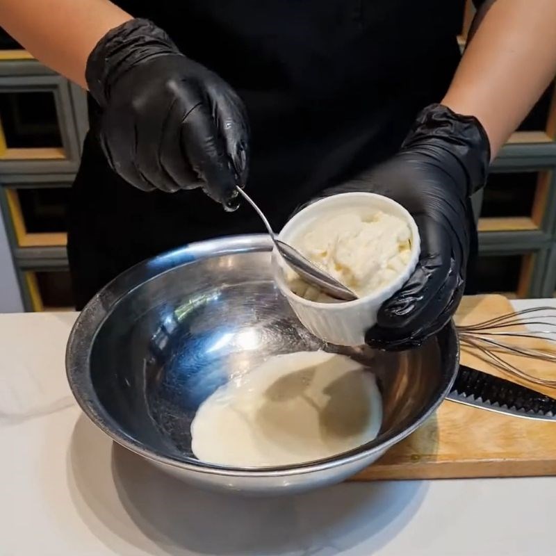 Bước 3 Pha chế sốt trộn salad hoa quả mayonnaise Salad hoa quả trộn mayonnaise