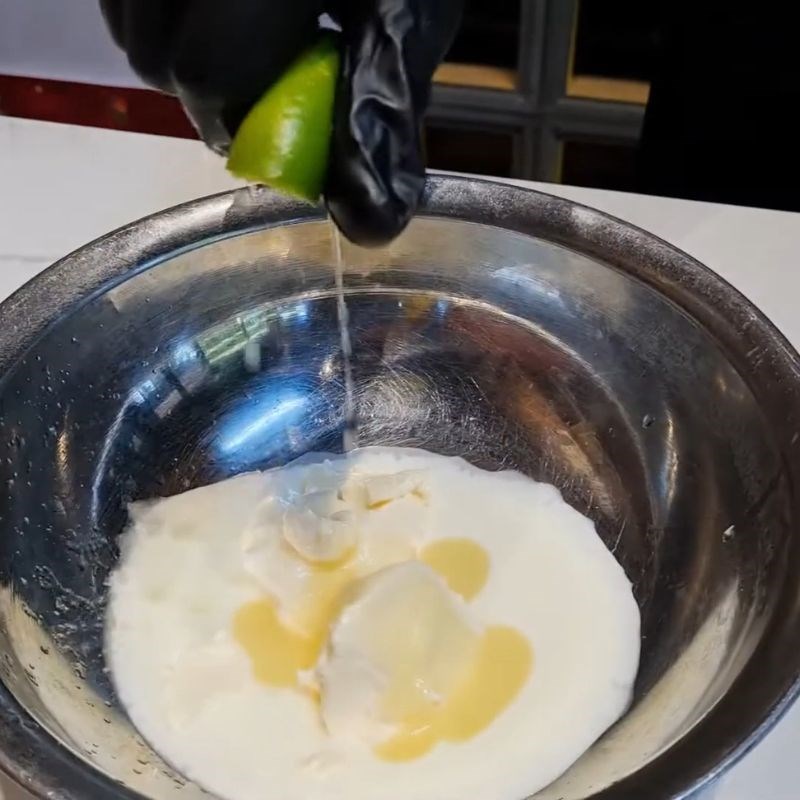 Bước 3 Pha chế sốt trộn salad hoa quả mayonnaise Salad hoa quả trộn mayonnaise