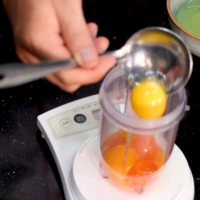 Bước 4 Pha chế sốt trứng muối béo ngậy Tôm chiên trứng muối