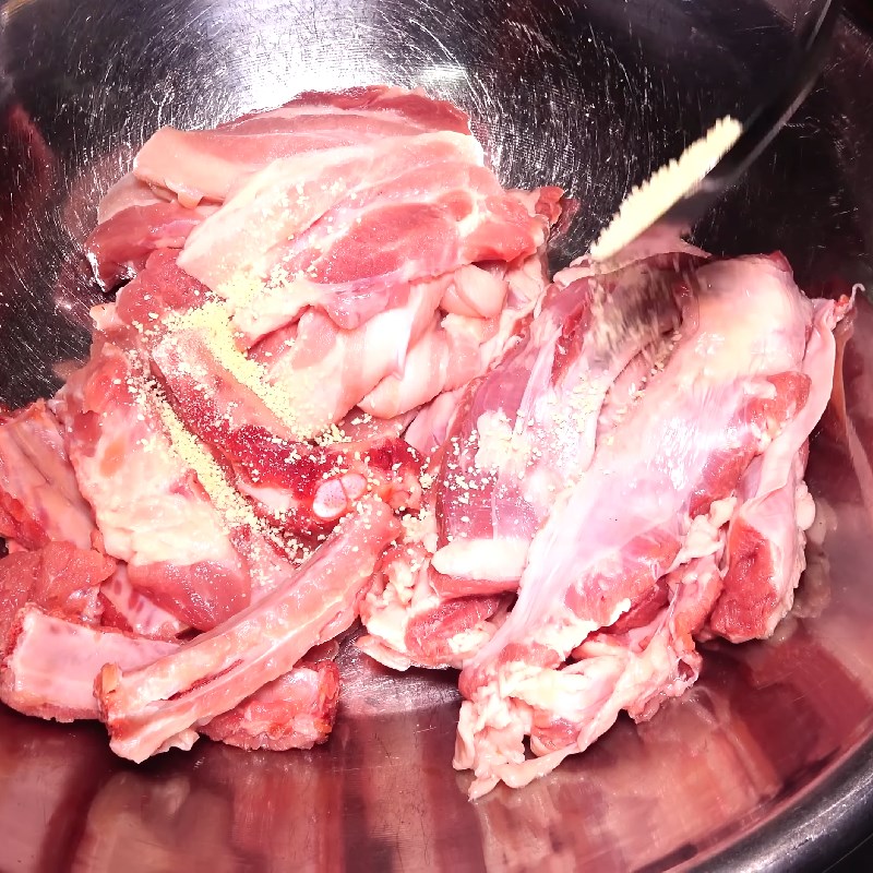 Bước 4 Pha gia vị ướp thịt nướng đậm đà Cách ướp thịt heo nướng ngon