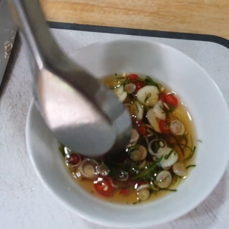 Bước 4 Pha nước chấm ốc vặn đậm đà Ốc vặn luộc