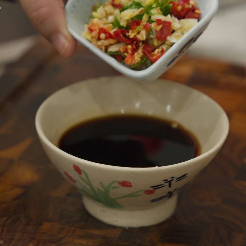 Bước 3 Pha nước chấm xì dầu đặc biệt Cá song hấp xì dầu