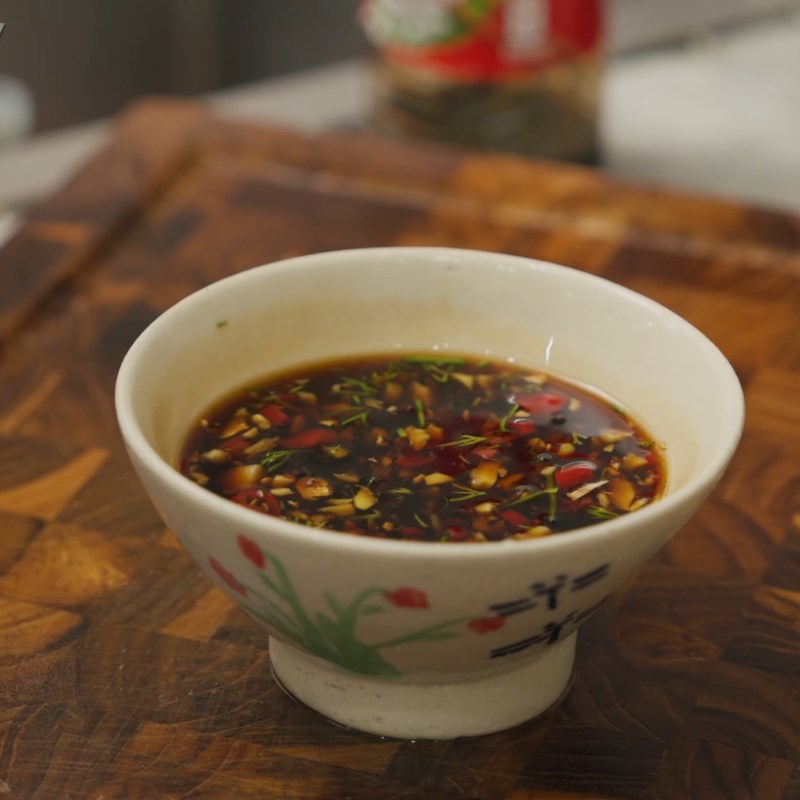 Bước 3 Pha nước chấm xì dầu đặc biệt Cá song hấp xì dầu
