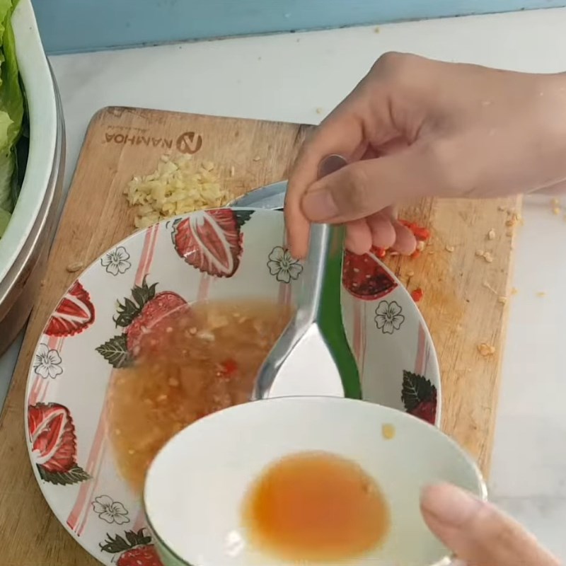 Bước 3 Pha nước mắm chấm gỏi cuốn chuẩn vị Nước mắm chấm gỏi cuốn