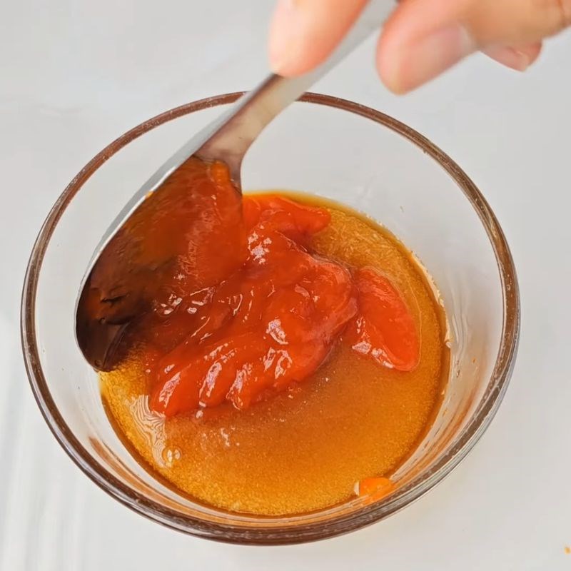 Bước 2 Pha nước sốt mặn ngọt Tép khô rang mặn ngọt