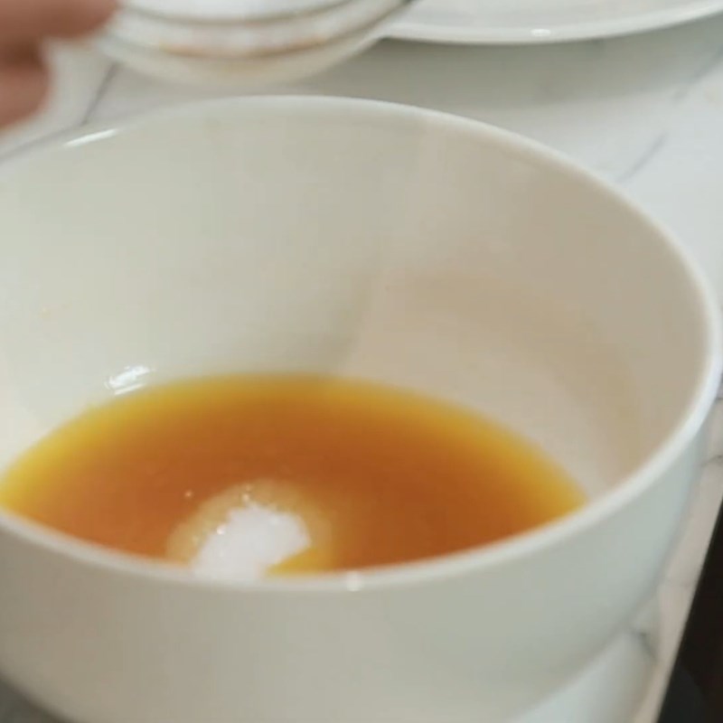 Bước 2 Pha nước sốt trộn gỏi Gỏi bò khoai môn