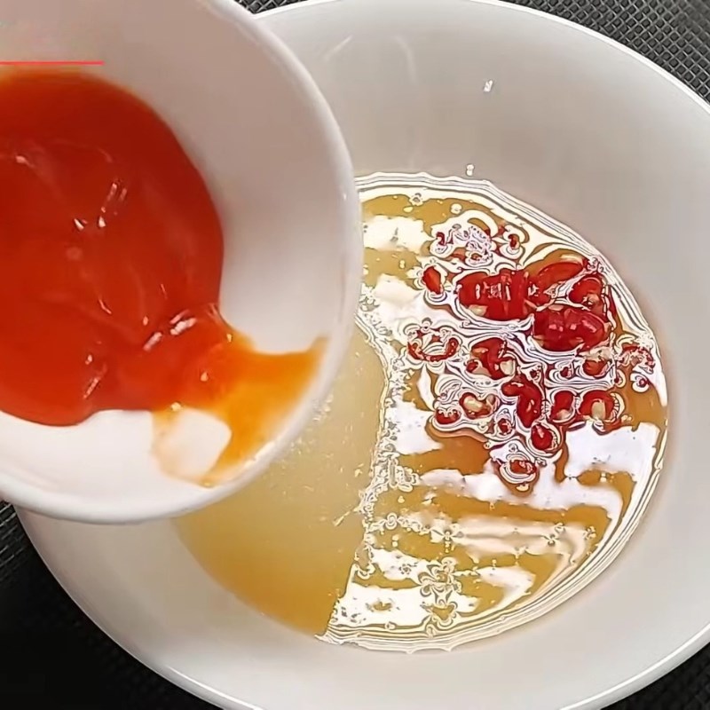 Bước 3 Pha nước sốt và trộn gỏi gà chua ngọt Gỏi gà chua ngọt