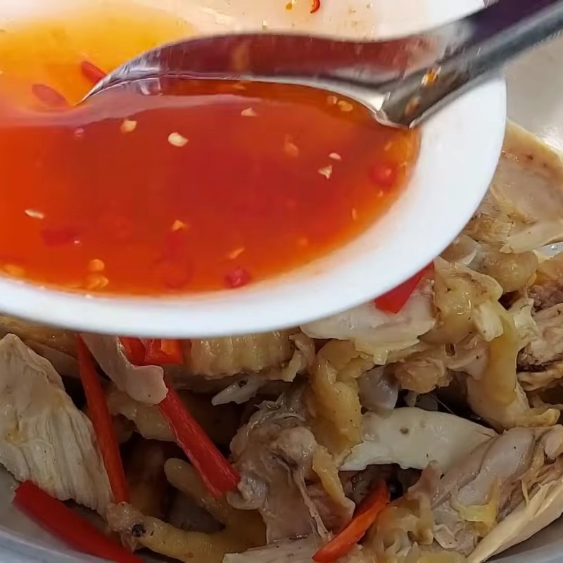 Bước 3 Pha nước sốt và trộn gỏi gà chua ngọt Gỏi gà chua ngọt