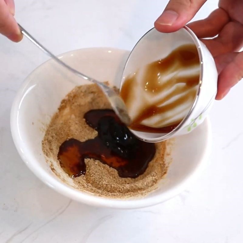 Bước 2 Pha sốt ướp gà nướng nồi chiên không dầu Gà nướng mật ong nồi chiên không dầu