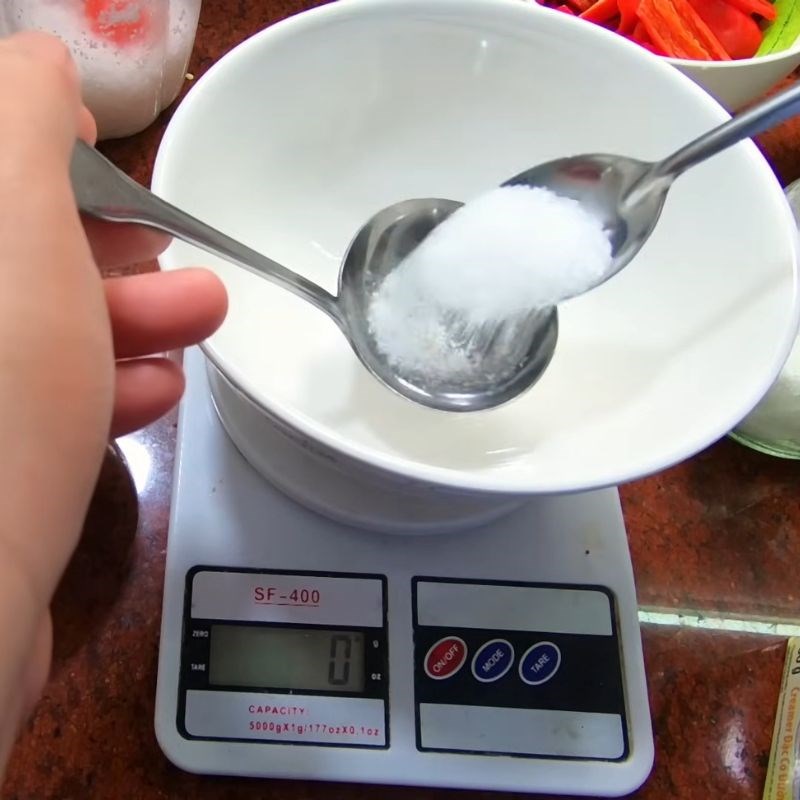 Bước 2 Pha trộn gia vị cho nước chấm hải sản sữa đặc Nước chấm hải sản sữa đặc