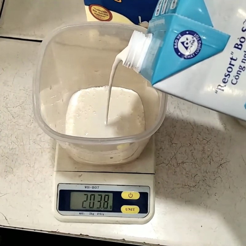 Bước 1 Pha trộn hỗn hợp kem cheese Kem cheese mặn từ kem pha chế