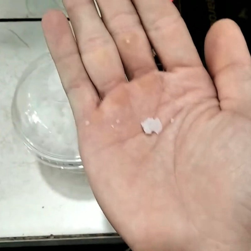 Bước 1 Pha trộn hỗn hợp kem cheese Kem cheese mặn từ kem pha chế