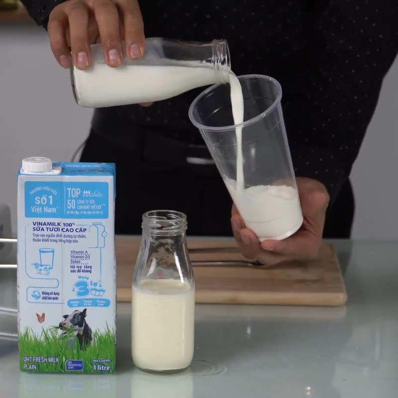 Bước 1 Pha và đánh hỗn hợp sữa tươi bột kem cheese Kem cheese mặn từ whipping cream