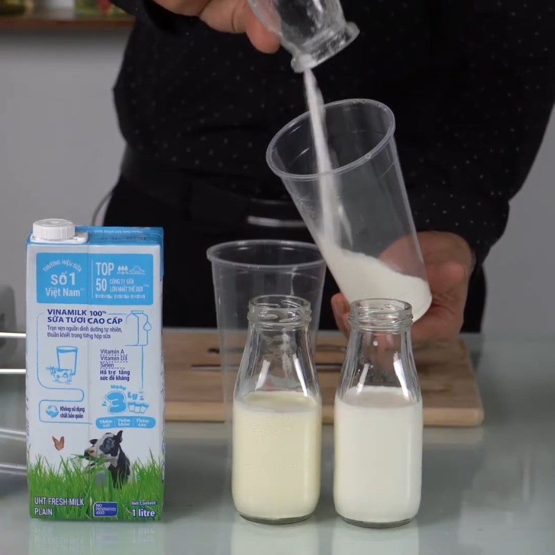 Bước 1 Pha và đánh hỗn hợp sữa tươi bột kem cheese Kem cheese mặn từ whipping cream