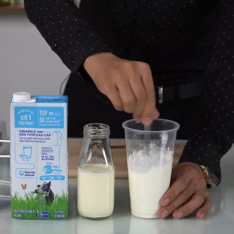 Bước 1 Pha và đánh hỗn hợp sữa tươi bột kem cheese Kem cheese mặn từ whipping cream