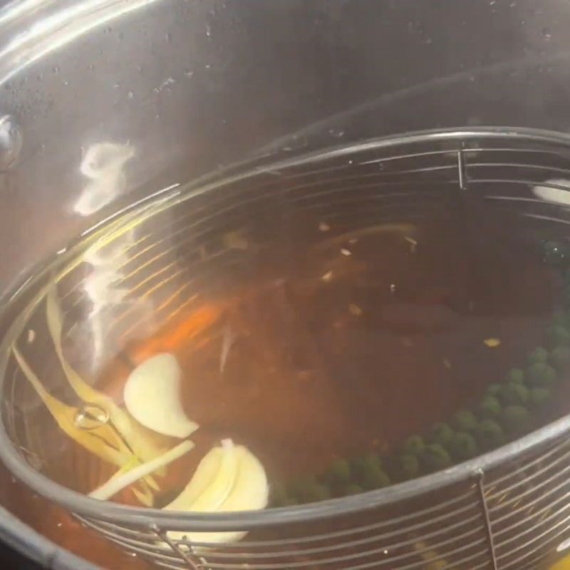 Bước 4 Pha và đun nước ngâm bắp bò Bắp bò ngâm mắm tiêu xanh