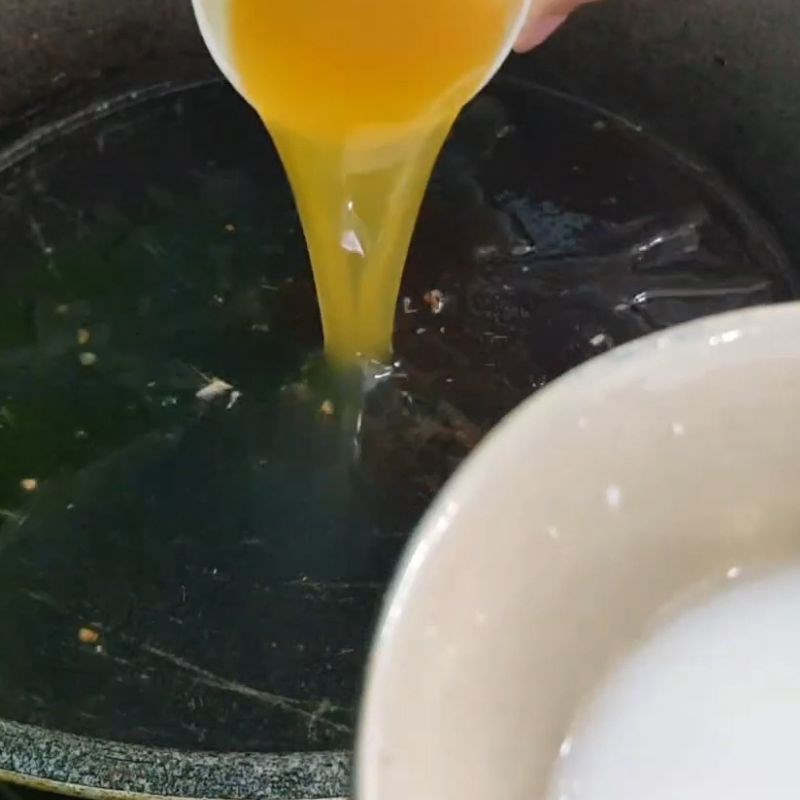 Bước 3 Pha và làm sốt cam sánh mịn Cá hồi sốt cam cho bé