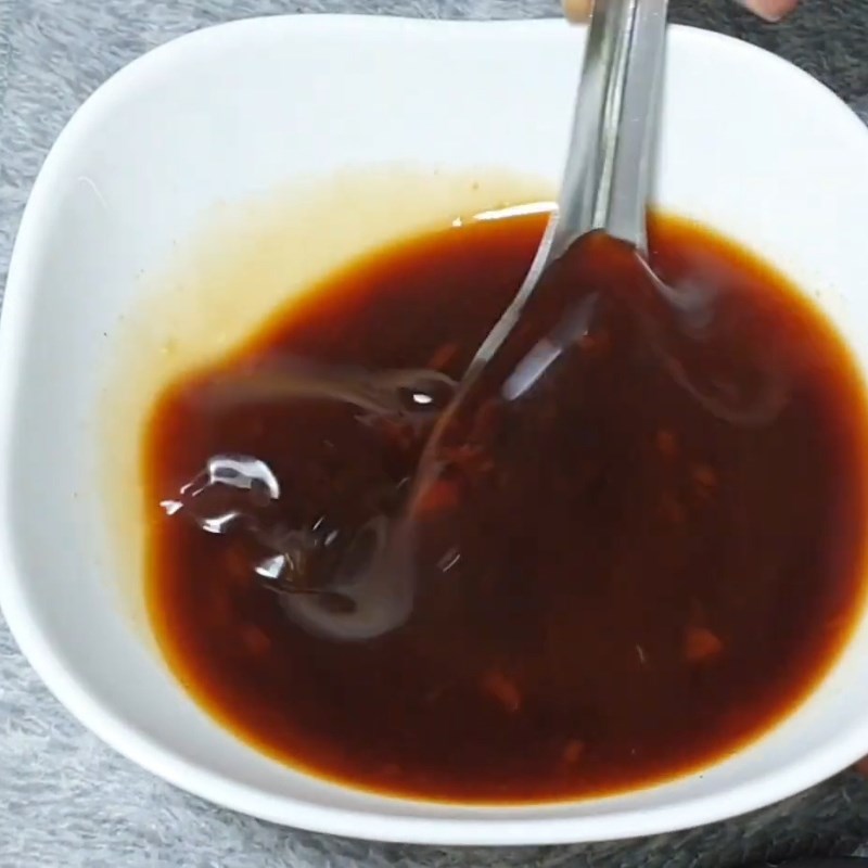 Bước 3 Pha và nấu nước sốt đậm đà Miến hấp thập cẩm