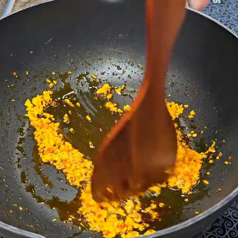 Bước 3 Phi thơm tỏi ớt Tép khô rang mặn ngọt