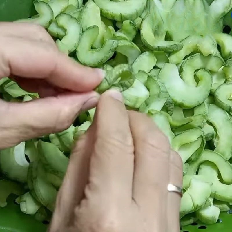 Bước 2 Phơi héo dưa gang đúng cách Mắm dưa gang