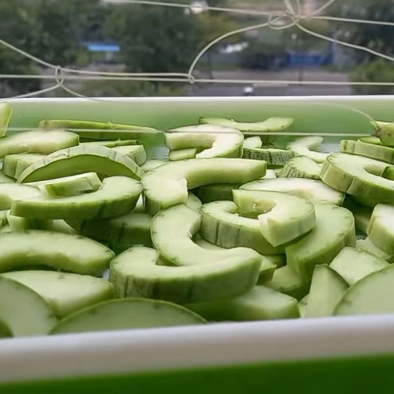 Bước 2 Phơi héo dưa gang đúng cách Mắm dưa gang