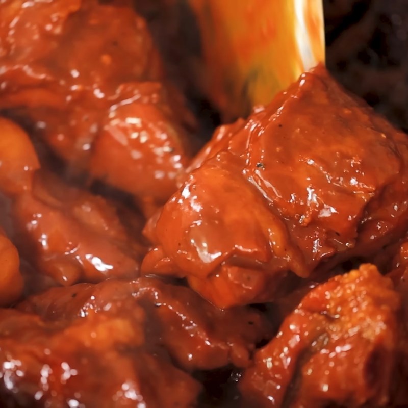 Bước 4 Quay thịt xá xíu bằng chảo Thịt xá xíu người Hoa