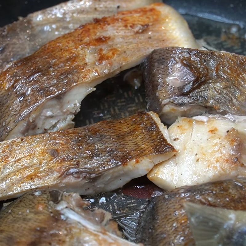 Bước 3 Rán cá chép Cá chép nấu mẻ