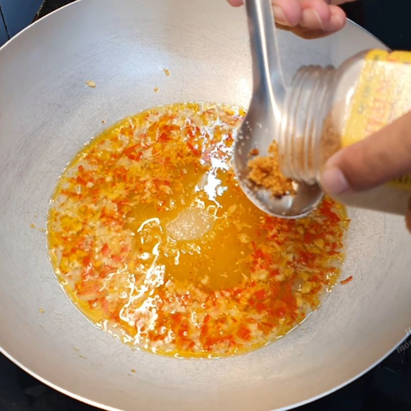 Bước 4 Rang càng ghẹ với sốt muối ớt Tây Ninh Càng ghẹ rang muối