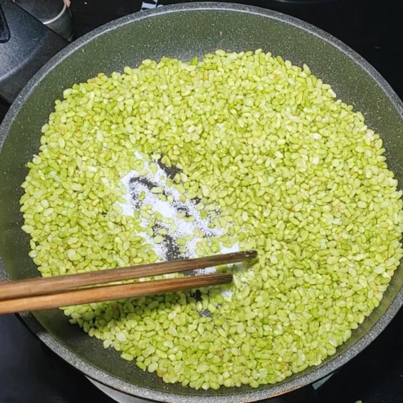 Bước 3 Rang cốm đường hương vị mùa thu Cốm rang đường