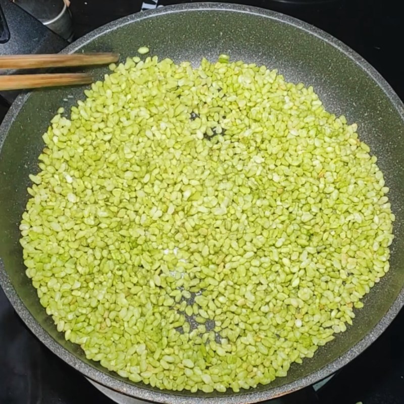 Bước 3 Rang cốm đường hương vị mùa thu Cốm rang đường