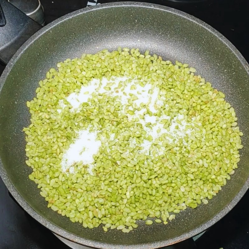 Bước 3 Rang cốm đường hương vị mùa thu Cốm rang đường