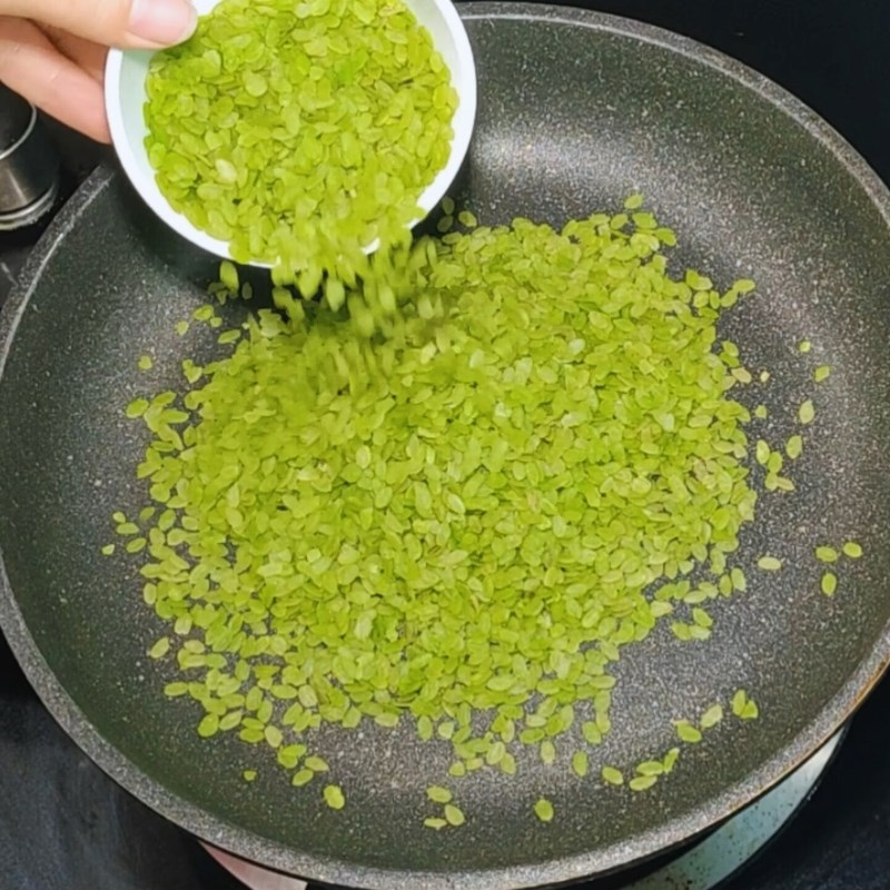 Bước 2 Rang cốm giòn rụm Cốm rang đường