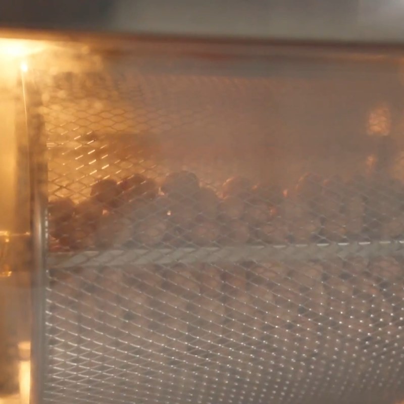 Bước 3 Rang lạc húng lìu giòn rụm Lạc rang húng lìu