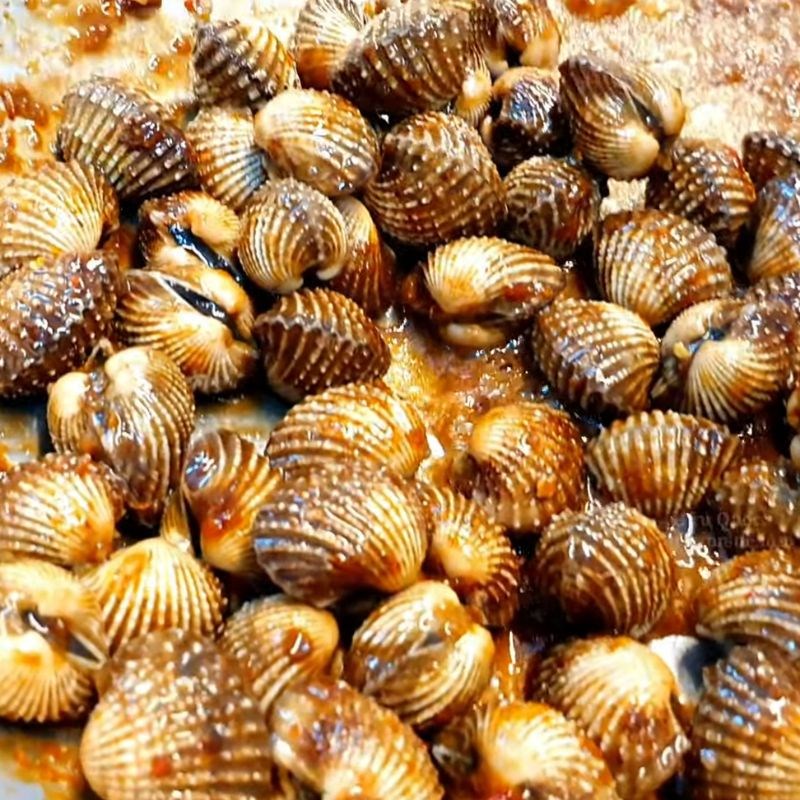 Bước 4 Rang sò huyết với muối ớt Sò huyết rang muối ớt