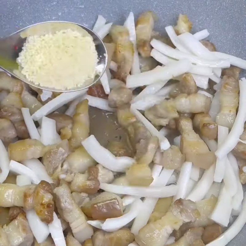 Bước 2 Rang thịt và cùi dừa Thịt rang dừa