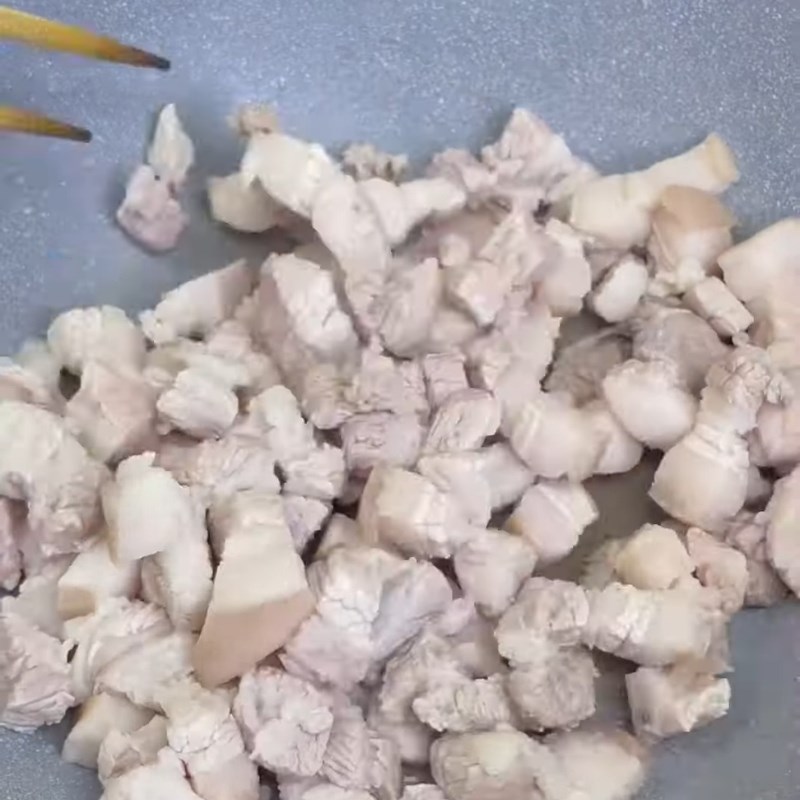 Bước 2 Rang thịt và cùi dừa Thịt rang dừa