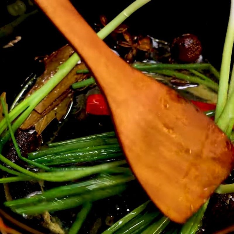 Bước 2 Rang thơm gia vị và pha nước hầm Chân giò hầm quảng đông