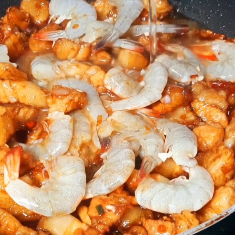 Bước 4 Rim tôm và hoàn thiện món ăn đậm đà Tôm rim thịt ba rọi