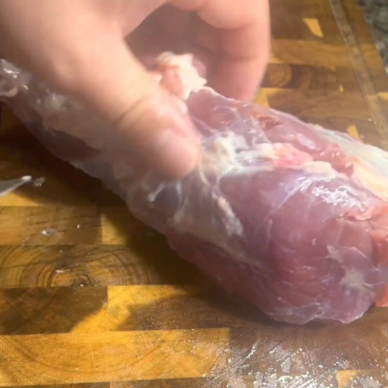 Bước 1 Sơ chế bắp bò ngâm mắm tiêu xanh Bắp bò ngâm mắm tiêu xanh