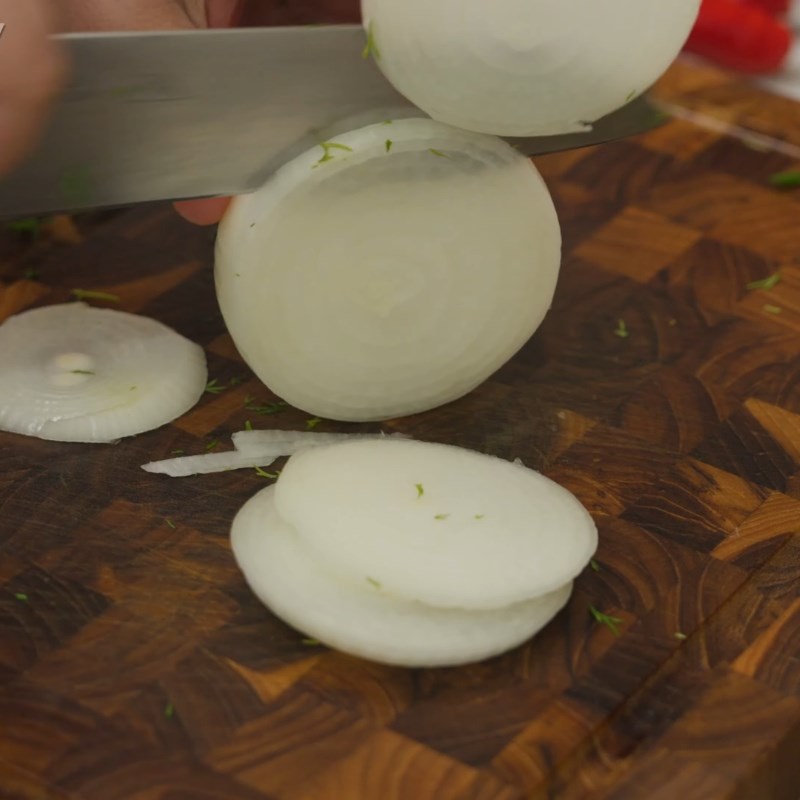 Bước 1 Sơ chế cá song và chuẩn bị rau củ Cá song hấp xì dầu