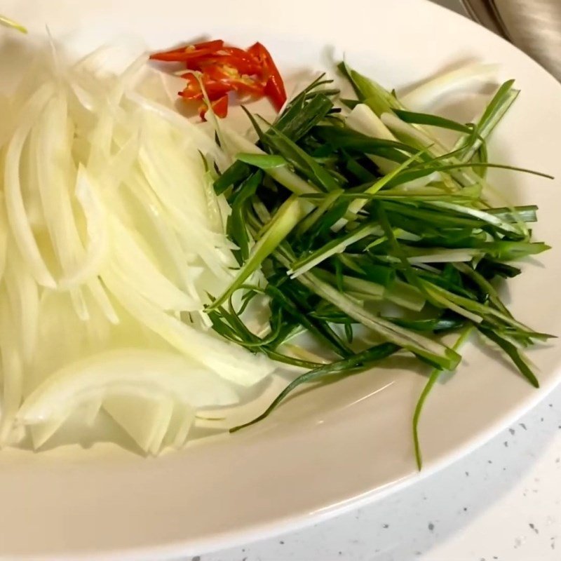 Bước 1 Sơ chế cá và chuẩn bị rau thơm Cá hấp tàu xì